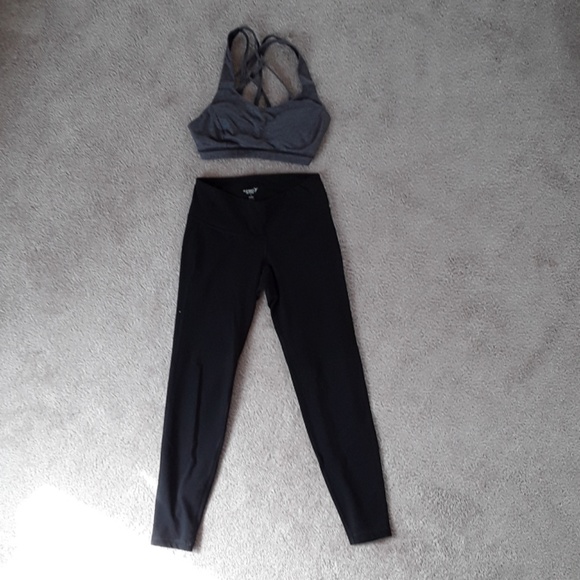 Old Navy Pants - Old navy active leggings size small